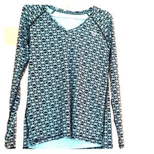 Under Armour size medium fitted heatgear top